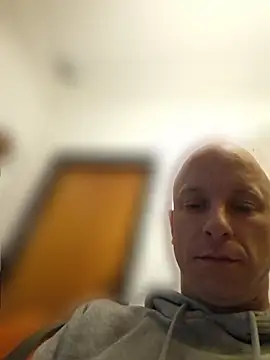 svenpfeifer online show from April 15, 6:08 pm