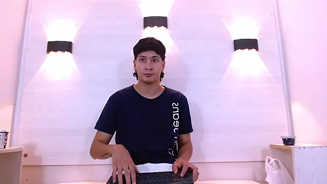 Jhojan twink online show from November 22, 1:00 pm