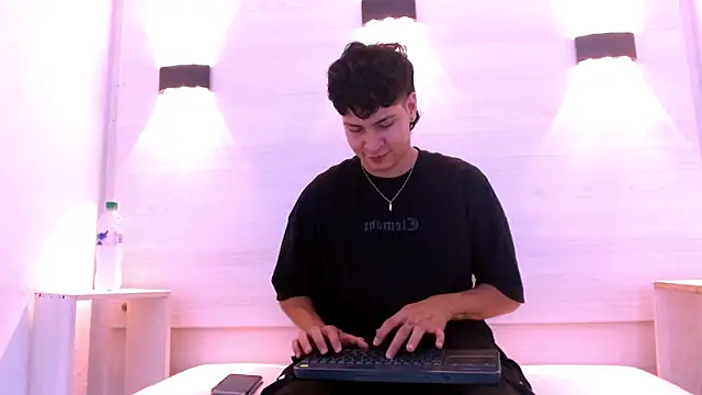 Jhojan twink online show from January 7, 4:06 am