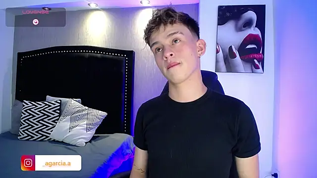 LiamWildx20 online show from April 9, 4:43 am