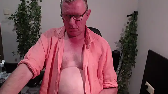 Snapshot of JamesBauer chatting on September 24, 3:39 am JamesBauer online show from September 24, 3:39 am