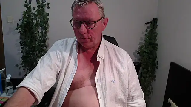 Snapshot of JamesBauer chatting on September 19, 4:02 am JamesBauer online show from September 19, 4:02 am