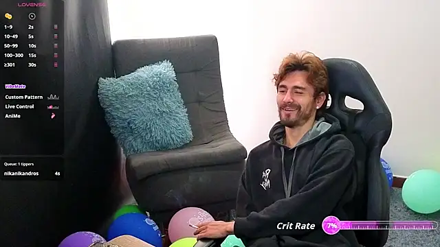 Snapshot of Aaron_malikk chatting on September 25, 11:31 am Aaron malikk online show from September 25, 11:31 am