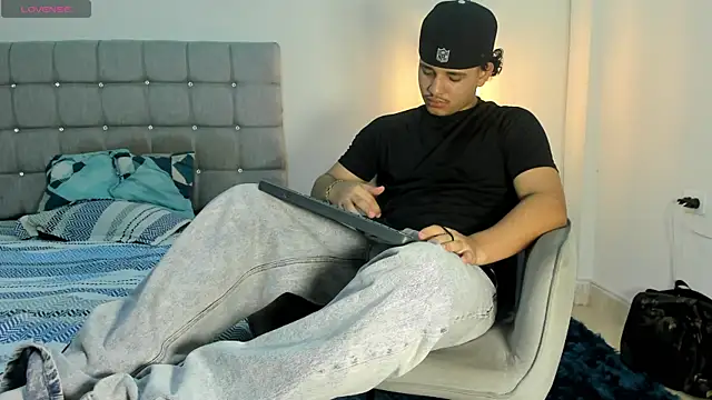 Snapshot of samxx_muscle chatting on October 8, 1:37 pm samxx muscle online show from October 8, 1:37 pm