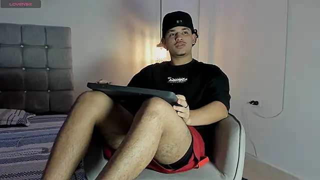 Snapshot of samxx_muscle chatting on October 1, 2:54 pm samxx muscle online show from October 1, 2:54 pm