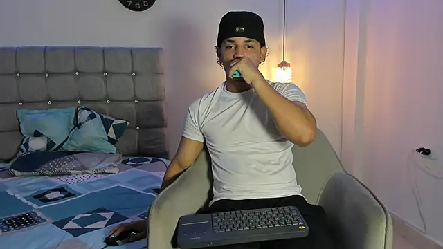 Snapshot of samxx_muscle chatting on September 24, 2:15 pm samxx muscle online show from September 24, 2:15 pm