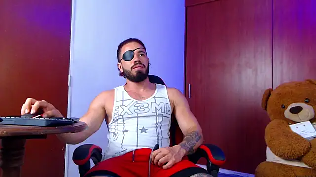 Snapshot of pirata_fitness chatting on September 25, 8:24 am pirata fitness online show from September 25, 8:24 am