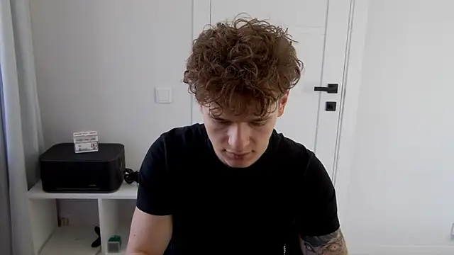 DanyDavis online show from April 2, 9:28 am