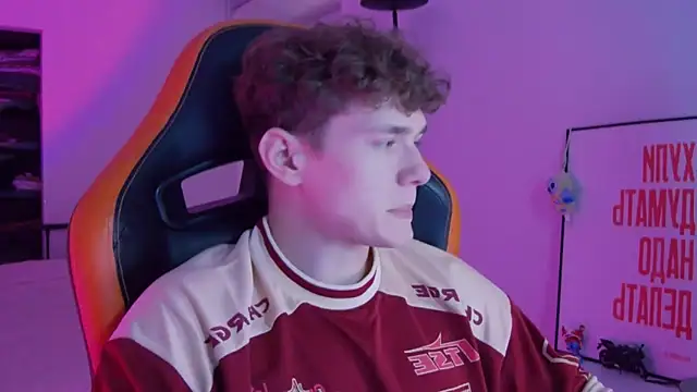 DanyDavis online show from October 13, 7:09 pm