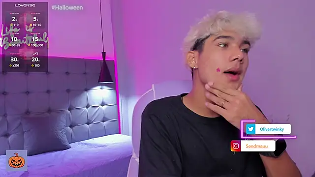 OliverTwinky online show from October 13, 5:02 am