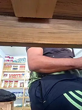 elnegro707070 online show from December 19, 2:36 pm