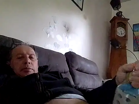 Vince072 online show from October 10, 6:29 am