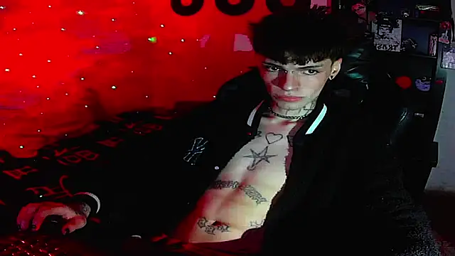 Snapshot of prince_x_dark chatting on September 13, 4:02 am prince x dark online show from September 13, 4:02 am