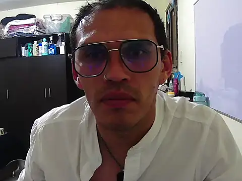 Snapshot of DOBLEWYOSK69G chatting on September 15, 5:09 am DOBLEWYOSK69G online show from September 15, 5:09 am