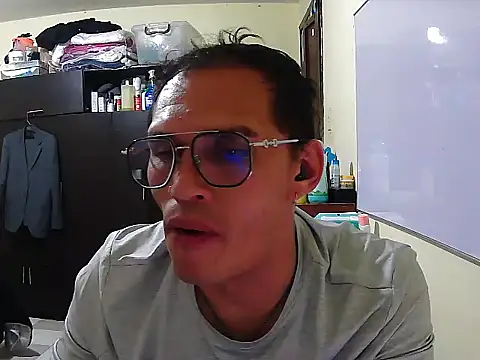 Snapshot of DOBLEWYOSK69G chatting on September 11, 5:17 am DOBLEWYOSK69G online show from September 11, 5:17 am