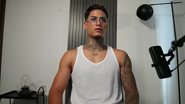 AxelVilla  online show from October 28, 7:49 pm