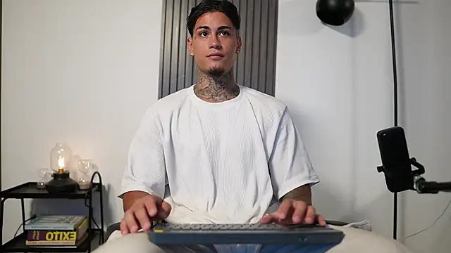 AxelVilla  online show from October 9, 8:47 pm