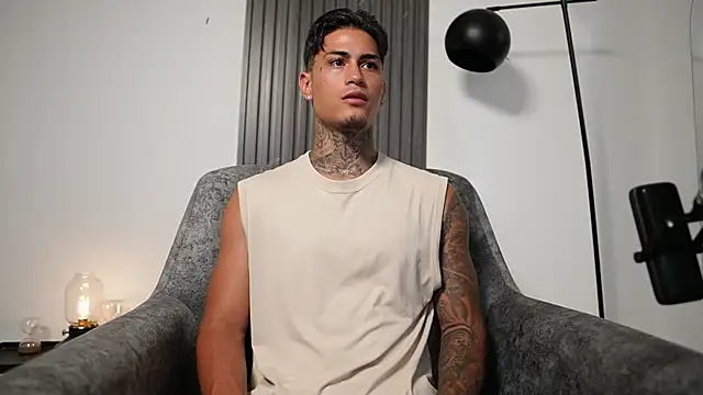 AxelVilla  online show from October 16, 9:01 pm