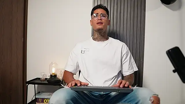 AxelVilla  online show from October 14, 8:16 pm