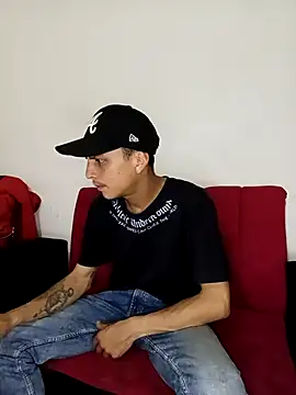 andrewcoopper1 online show from April 18, 1:51 am