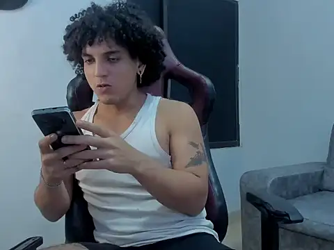 Snapshot of Xfire_boy69 chatting on October 1, 3:32 am Xfire boy69 online show from October 1, 3:32 am