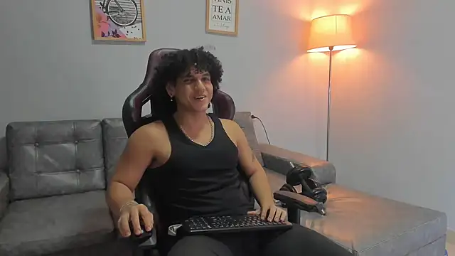 Snapshot of Xfire_boy69 chatting on September 12, 8:09 pm Xfire boy69 online show from September 12, 8:09 pm