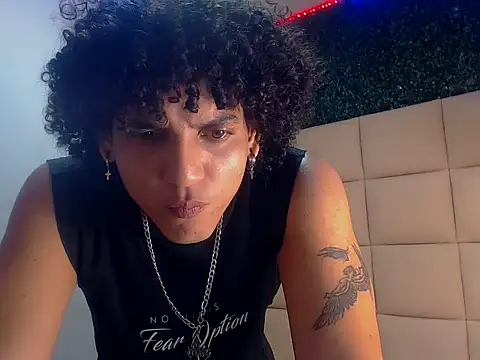 Snapshot of Xfire_boy69 chatting on October 8, 3:16 pm Xfire boy69 online show from October 8, 3:16 pm