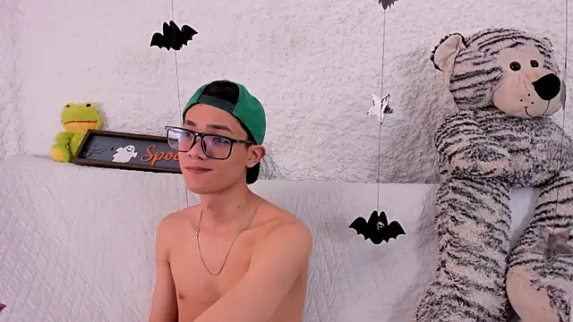 thiago kinghot online show from October 14, 12:56 pm