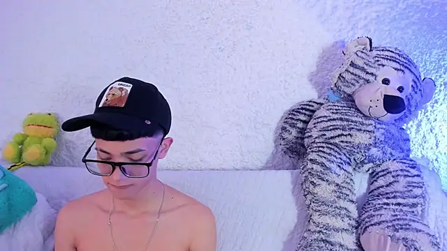 thiago kinghot online show from November 13, 12:32 pm