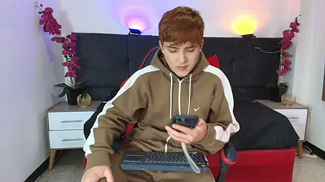 Lucass love online show from June 4, 1:06 pm