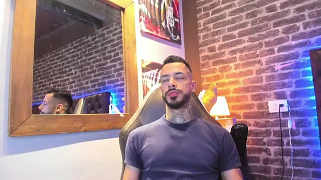 Snapshot of VinzenzRizzo chatting on October 5, 4:16 am VinzenzRizzo online show from October 5, 4:16 am