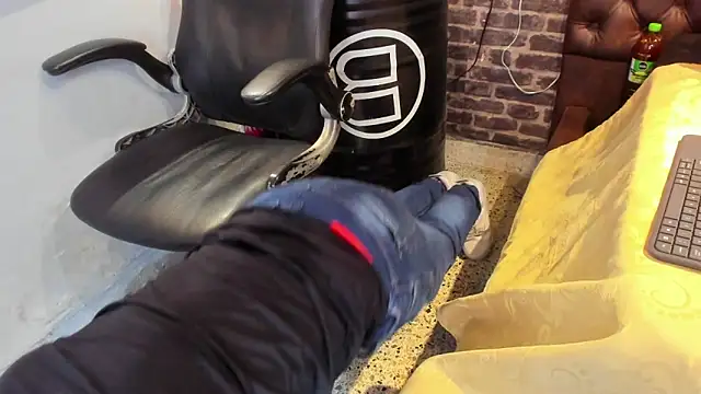 VinzenzRizzo online show from October 27, 5:32 am