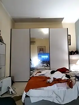 KalendaXL online show from February 4, 5:30 pm