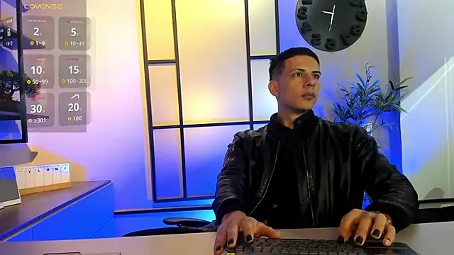 Snapshot of Dustin_Sonne chatting on October 4, 3:44 am Dustin Sonne online show from October 4, 3:44 am