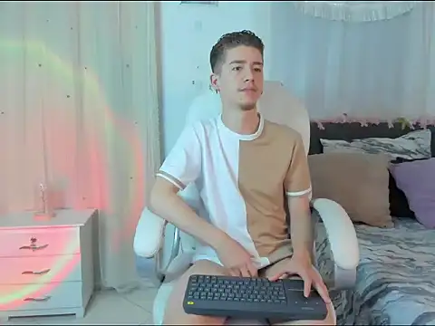 ThiagooJames online show from December 19, 4:31 am