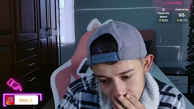 Aleecandrews online show from October 3, 7:52 pm