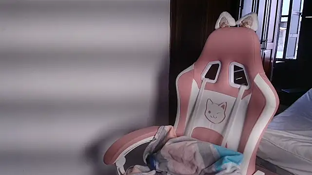 Aleecandrews online show from October 9, 7:30 pm