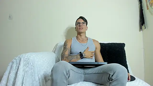 Snapshot of Alan_Fire chatting on October 12, 3:00 am Alan Fire online show from October 12, 3:00 am