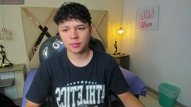 BenjaminBottonn online show from November 3, 7:48 pm