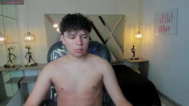 BenjaminBottonn online show from October 13, 8:04 pm