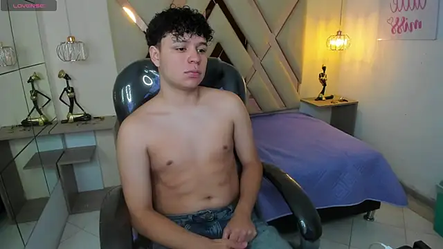 BenjaminBottonn online show from November 8, 9:18 pm