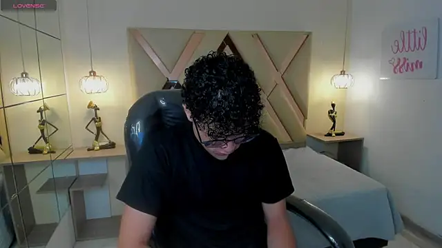 BenjaminBottonn online show from November 16, 7:49 pm