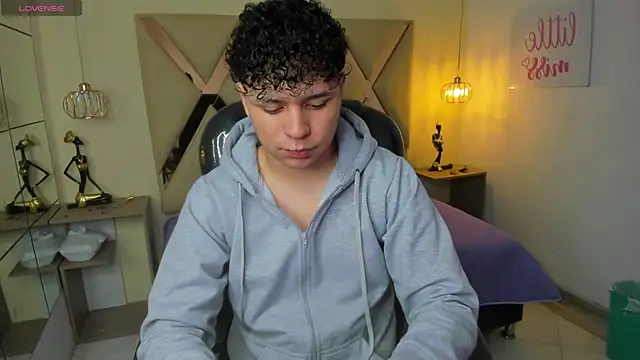 BenjaminBottonn online show from November 5, 8:22 pm