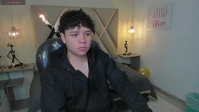 BenjaminBottonn online show from October 24, 8:32 pm