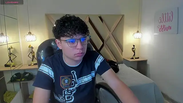 BenjaminBottonn online show from November 17, 8:12 pm