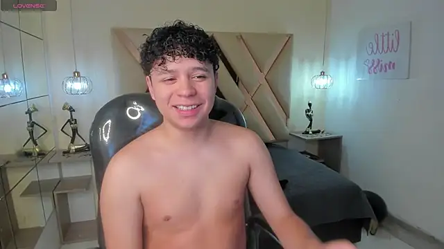 BenjaminBottonn online show from October 22, 10:35 pm