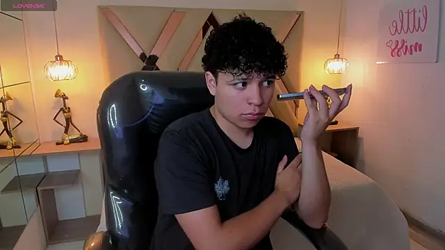 BenjaminBottonn online show from November 22, 8:08 pm