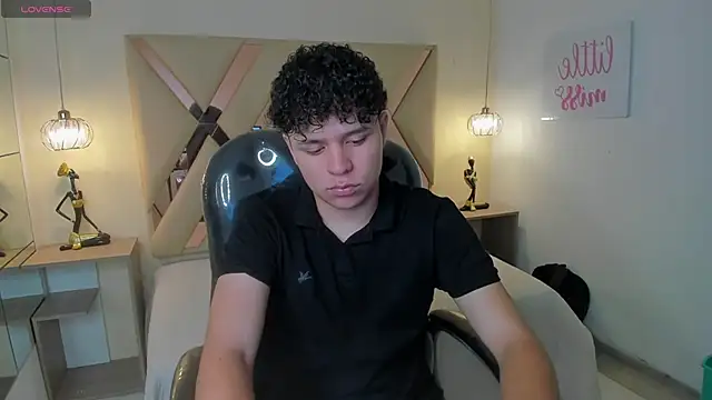 BenjaminBottonn online show from November 19, 7:47 pm