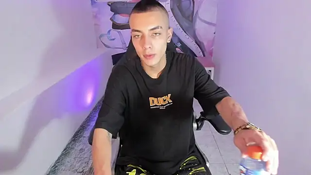 Dereck Boy8 online show from November 10, 8:25 pm