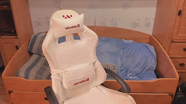 Dexter Bennett online show from March 4, 5:09 pm